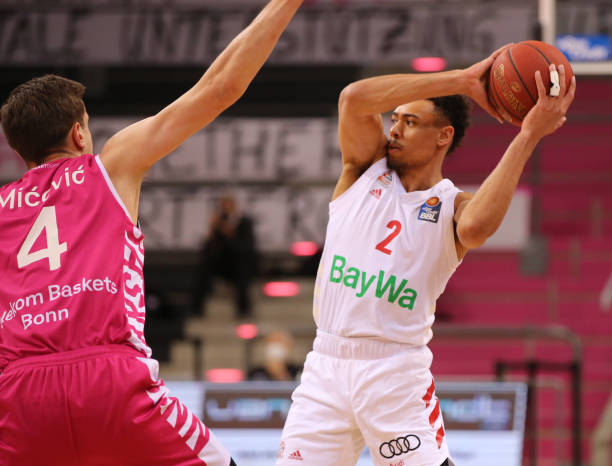 中脱颖而出 中脱颖而出